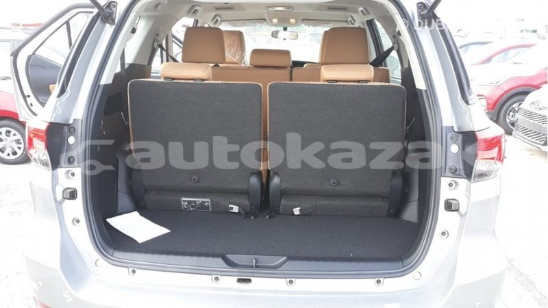 Big with watermark toyota fortuner akmecet import dubai 1990