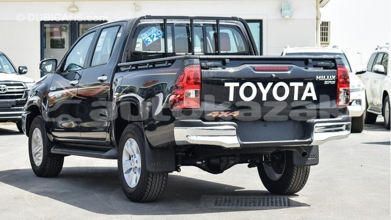 Big with watermark toyota hilux akmecet import dubai 2040