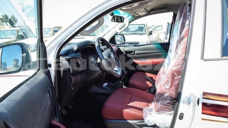 Big with watermark toyota hilux akmecet import dubai 2044