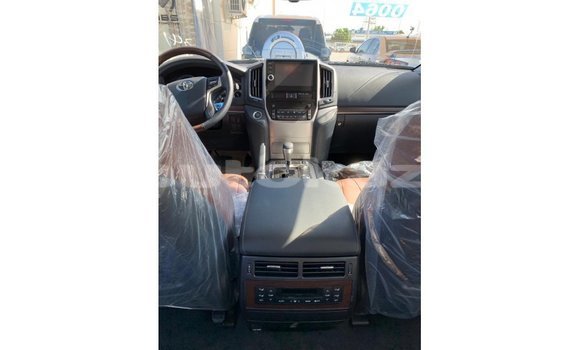 Buy Import Toyota Land Cruiser White Car in Import - Dubai in Akmecet Buy Import Toyota Land Cruiser White Car in Import - Dubai in Akmecet