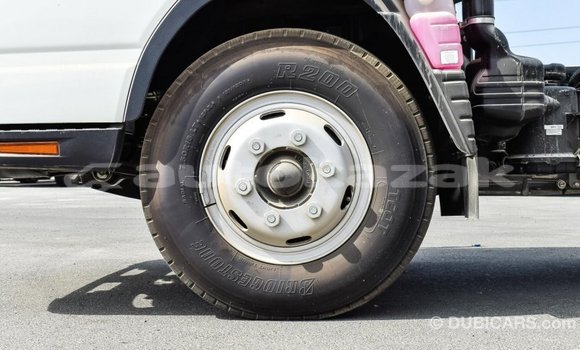 Buy Import Mitsubishi Carisma White Car in Import - Dubai in Akmecet