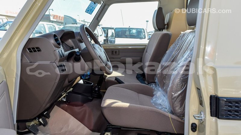 Big with watermark toyota land cruiser akmecet import dubai 2085