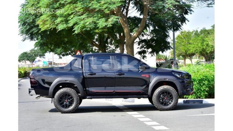 Big with watermark toyota hilux akmecet import dubai 2105