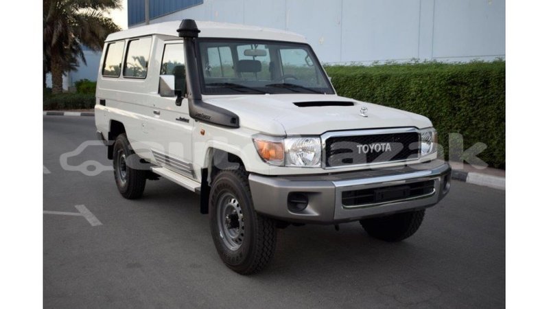Big with watermark toyota land cruiser akmecet import dubai 2140