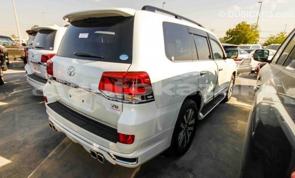 Buy Import Toyota Land Cruiser White Car in Import - Dubai in Akmecet Buy Import Toyota Land Cruiser White Car in Import - Dubai in Akmecet