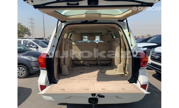 Buy Import Toyota Land Cruiser White Car in Import - Dubai in Akmecet Buy Import Toyota Land Cruiser White Car in Import - Dubai in Akmecet