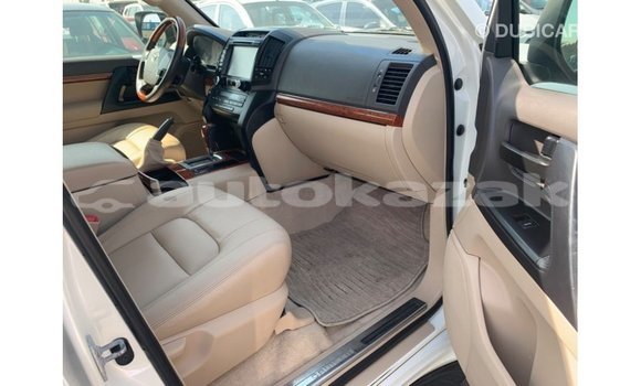 Buy Import Toyota Land Cruiser White Car in Import - Dubai in Akmecet Buy Import Toyota Land Cruiser White Car in Import - Dubai in Akmecet