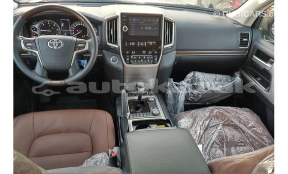 Buy Import Toyota Land Cruiser White Car in Import - Dubai in Akmecet Buy Import Toyota Land Cruiser White Car in Import - Dubai in Akmecet