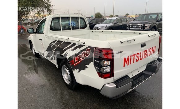 Buy Import Mitsubishi L200 White Car in Import - Dubai in Akmecet Buy Import Mitsubishi L200 White Car in Import - Dubai in Akmecet