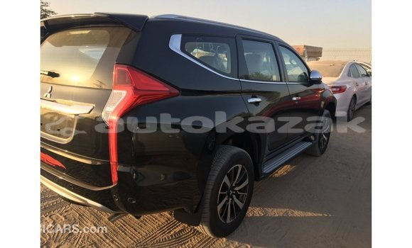 Buy Import Mitsubishi Montero Black Car in Import - Dubai in Akmecet