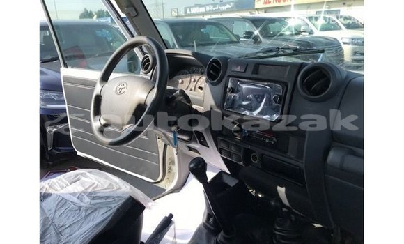 Buy Import Toyota Land Cruiser White Car in Import - Dubai in Akmecet Buy Import Toyota Land Cruiser White Car in Import - Dubai in Akmecet