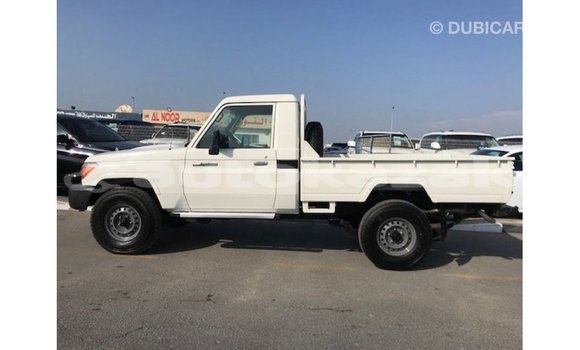 Buy Import Toyota Land Cruiser White Car in Import - Dubai in Akmecet Buy Import Toyota Land Cruiser White Car in Import - Dubai in Akmecet