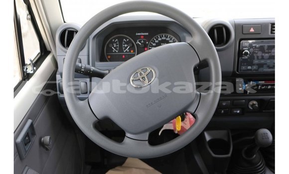 Buy Import Toyota Land Cruiser White Car in Import - Dubai in Akmecet Buy Import Toyota Land Cruiser White Car in Import - Dubai in Akmecet
