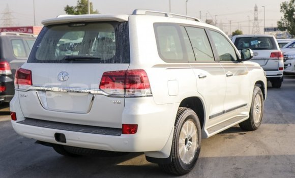 Buy Import Toyota Land Cruiser White Car in Import - Dubai in Akmecet Buy Import Toyota Land Cruiser White Car in Import - Dubai in Akmecet