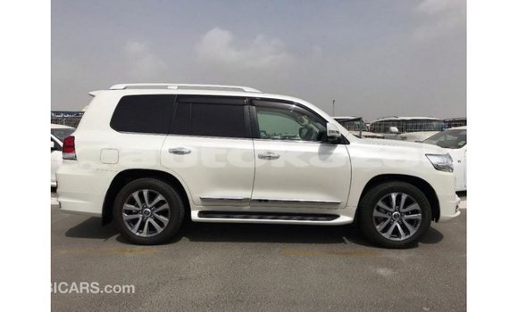 Buy Import Toyota Land Cruiser White Car in Import - Dubai in Akmecet Buy Import Toyota Land Cruiser White Car in Import - Dubai in Akmecet