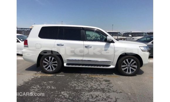 Buy Import Toyota Land Cruiser White Car in Import - Dubai in Akmecet Buy Import Toyota Land Cruiser White Car in Import - Dubai in Akmecet