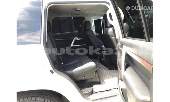 Buy Import Toyota Land Cruiser White Car in Import - Dubai in Akmecet Buy Import Toyota Land Cruiser White Car in Import - Dubai in Akmecet