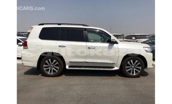 Buy Import Toyota Land Cruiser White Car in Import - Dubai in Akmecet Buy Import Toyota Land Cruiser White Car in Import - Dubai in Akmecet