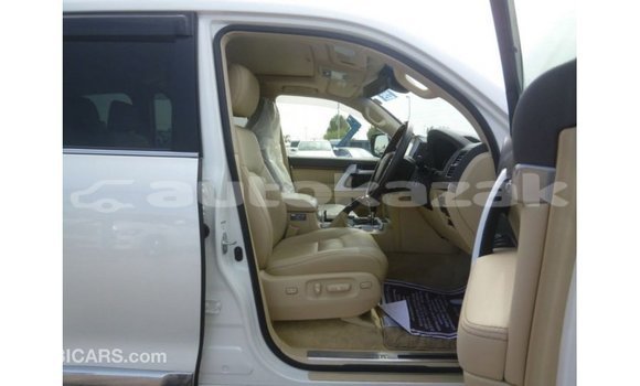 Buy Import Toyota Land Cruiser White Car in Import - Dubai in Akmecet Buy Import Toyota Land Cruiser White Car in Import - Dubai in Akmecet