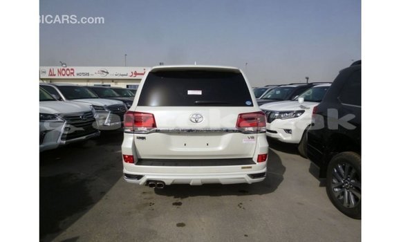 Buy Import Toyota Land Cruiser White Car in Import - Dubai in Akmecet Buy Import Toyota Land Cruiser White Car in Import - Dubai in Akmecet