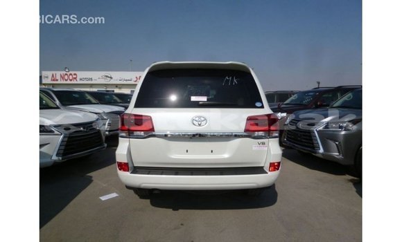 Buy Import Toyota Land Cruiser White Car in Import - Dubai in Akmecet Buy Import Toyota Land Cruiser White Car in Import - Dubai in Akmecet