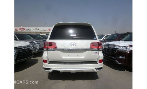 Buy Import Toyota Land Cruiser White Car in Import - Dubai in Akmecet Buy Import Toyota Land Cruiser White Car in Import - Dubai in Akmecet