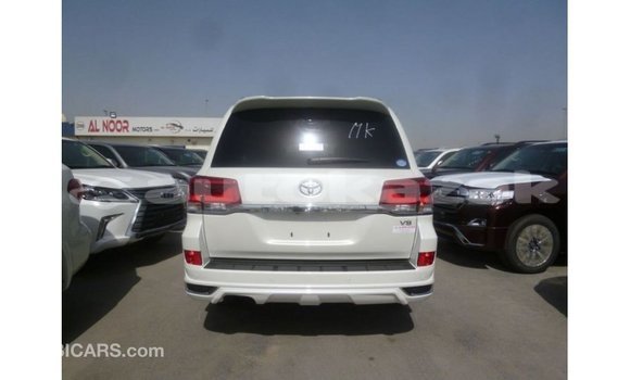 Buy Import Toyota Land Cruiser White Car in Import - Dubai in Akmecet Buy Import Toyota Land Cruiser White Car in Import - Dubai in Akmecet