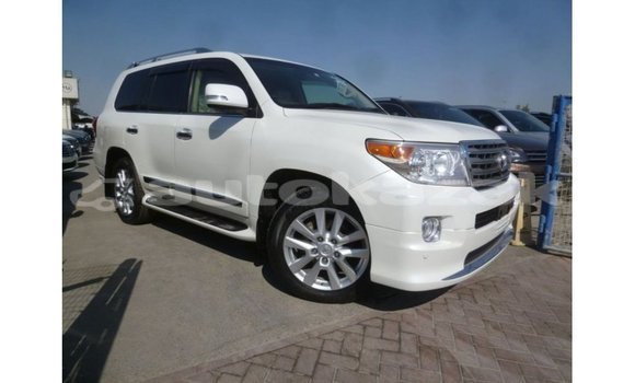 Buy Import Toyota Land Cruiser White Car in Import - Dubai in Akmecet Buy Import Toyota Land Cruiser White Car in Import - Dubai in Akmecet