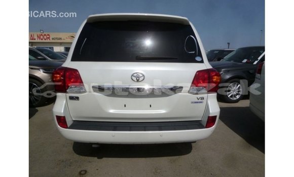 Buy Import Toyota Land Cruiser White Car in Import - Dubai in Akmecet Buy Import Toyota Land Cruiser White Car in Import - Dubai in Akmecet