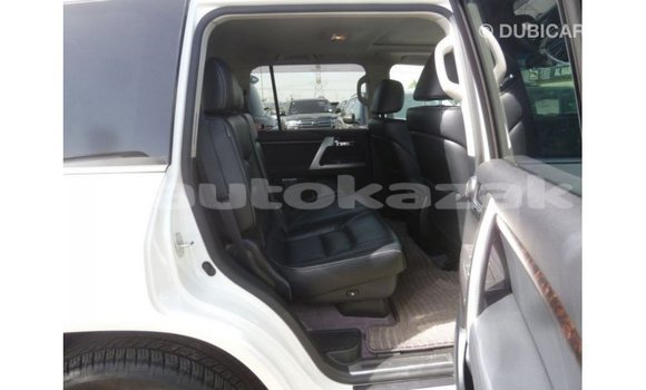 Buy Import Toyota Land Cruiser White Car in Import - Dubai in Akmecet Buy Import Toyota Land Cruiser White Car in Import - Dubai in Akmecet
