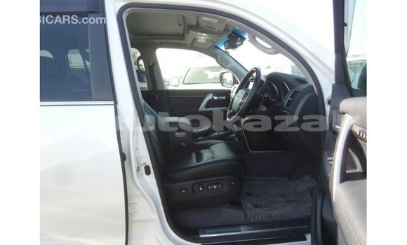 Buy Import Toyota Land Cruiser White Car in Import - Dubai in Akmecet Buy Import Toyota Land Cruiser White Car in Import - Dubai in Akmecet