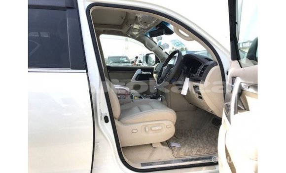 Buy Import Toyota Land Cruiser White Car in Import - Dubai in Akmecet Buy Import Toyota Land Cruiser White Car in Import - Dubai in Akmecet
