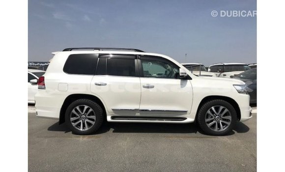 Buy Import Toyota Land Cruiser White Car in Import - Dubai in Akmecet Buy Import Toyota Land Cruiser White Car in Import - Dubai in Akmecet