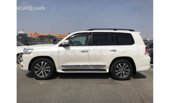 Buy Import Toyota Land Cruiser White Car in Import - Dubai in Akmecet Buy Import Toyota Land Cruiser White Car in Import - Dubai in Akmecet
