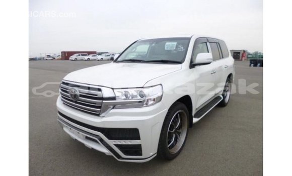 Buy Import Toyota Land Cruiser White Car in Import - Dubai in Akmecet Buy Import Toyota Land Cruiser White Car in Import - Dubai in Akmecet