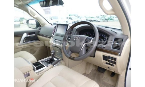 Buy Import Toyota Land Cruiser White Car in Import - Dubai in Akmecet Buy Import Toyota Land Cruiser White Car in Import - Dubai in Akmecet