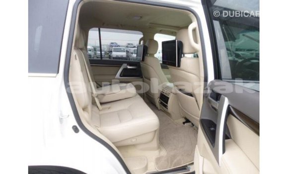 Buy Import Toyota Land Cruiser White Car in Import - Dubai in Akmecet Buy Import Toyota Land Cruiser White Car in Import - Dubai in Akmecet