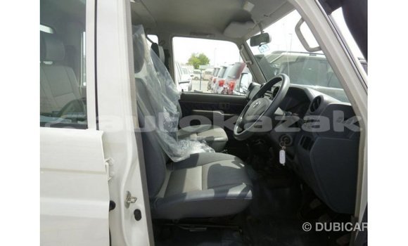 Buy Import Toyota Land Cruiser White Car in Import - Dubai in Akmecet Buy Import Toyota Land Cruiser White Car in Import - Dubai in Akmecet