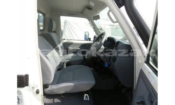 Buy Import Toyota Land Cruiser White Car in Import - Dubai in Akmecet Buy Import Toyota Land Cruiser White Car in Import - Dubai in Akmecet