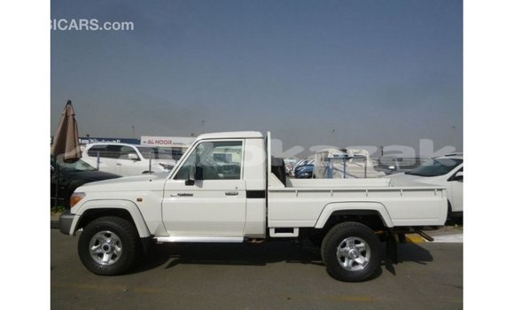 Buy Import Toyota Land Cruiser White Car in Import - Dubai in Akmecet Buy Import Toyota Land Cruiser White Car in Import - Dubai in Akmecet