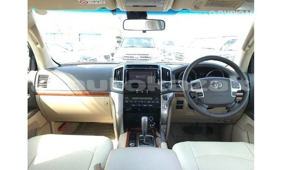 Buy Import Toyota Land Cruiser White Car in Import - Dubai in Akmecet Buy Import Toyota Land Cruiser White Car in Import - Dubai in Akmecet