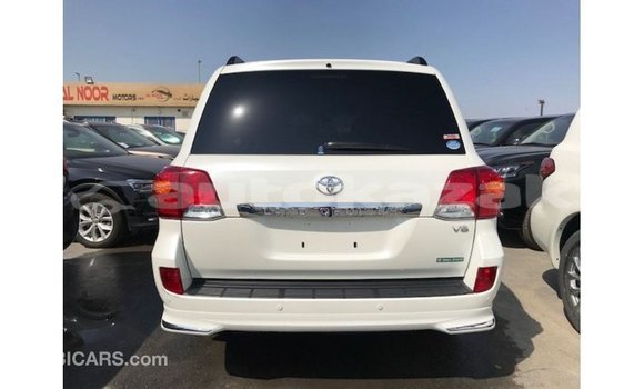 Buy Import Toyota Land Cruiser White Car in Import - Dubai in Akmecet Buy Import Toyota Land Cruiser White Car in Import - Dubai in Akmecet