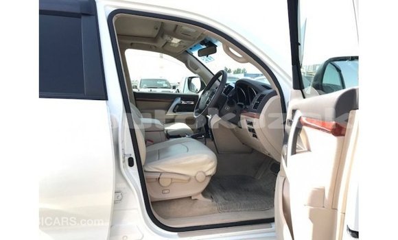 Buy Import Toyota Land Cruiser White Car in Import - Dubai in Akmecet Buy Import Toyota Land Cruiser White Car in Import - Dubai in Akmecet