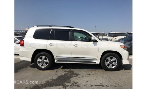 Buy Import Toyota Land Cruiser White Car in Import - Dubai in Akmecet Buy Import Toyota Land Cruiser White Car in Import - Dubai in Akmecet