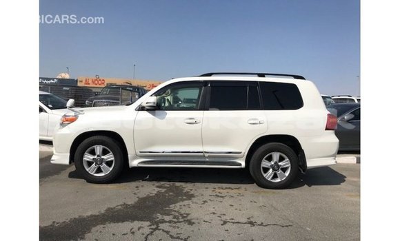 Buy Import Toyota Land Cruiser White Car in Import - Dubai in Akmecet Buy Import Toyota Land Cruiser White Car in Import - Dubai in Akmecet