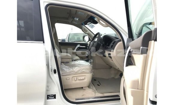 Buy Import Toyota Land Cruiser White Car in Import - Dubai in Akmecet Buy Import Toyota Land Cruiser White Car in Import - Dubai in Akmecet