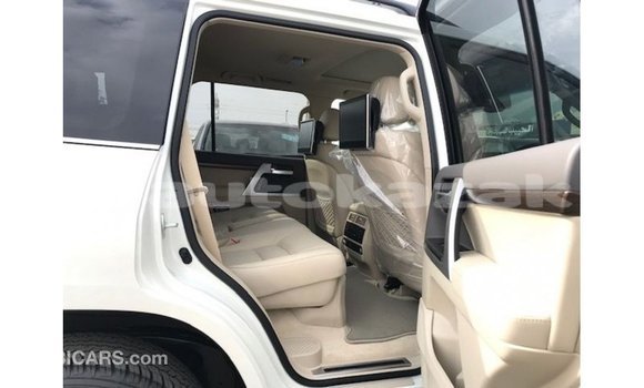 Buy Import Toyota Land Cruiser White Car in Import - Dubai in Akmecet Buy Import Toyota Land Cruiser White Car in Import - Dubai in Akmecet