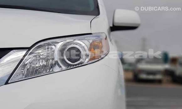 Buy Import Toyota Sienna White Car in Import - Dubai in Akmecet Buy Import Toyota Sienna White Car in Import - Dubai in Akmecet