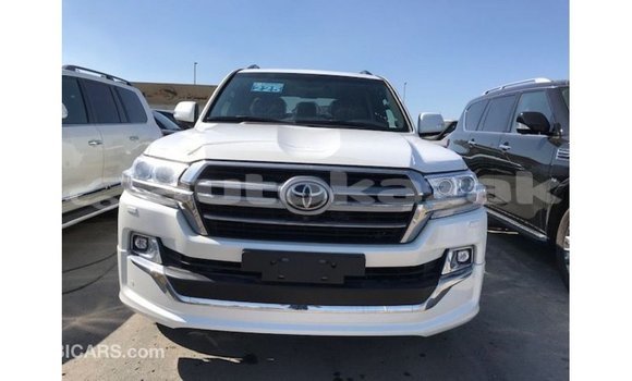 Buy Import Toyota Land Cruiser White Car in Import - Dubai in Akmecet Buy Import Toyota Land Cruiser White Car in Import - Dubai in Akmecet