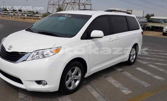 Buy Import Toyota Sienna White Car in Import - Dubai in Akmecet Buy Import Toyota Sienna White Car in Import - Dubai in Akmecet